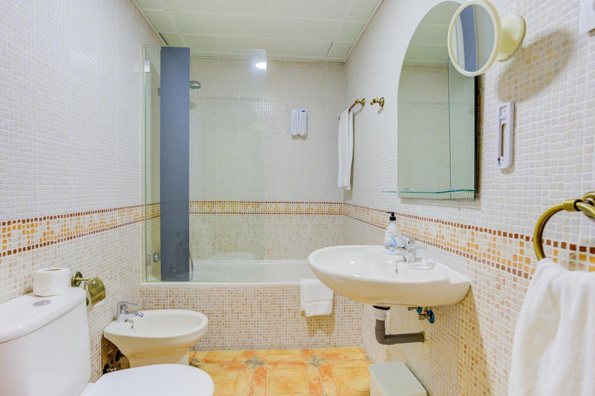 Hotel Pizarro Humanes de Madrid Esterno foto