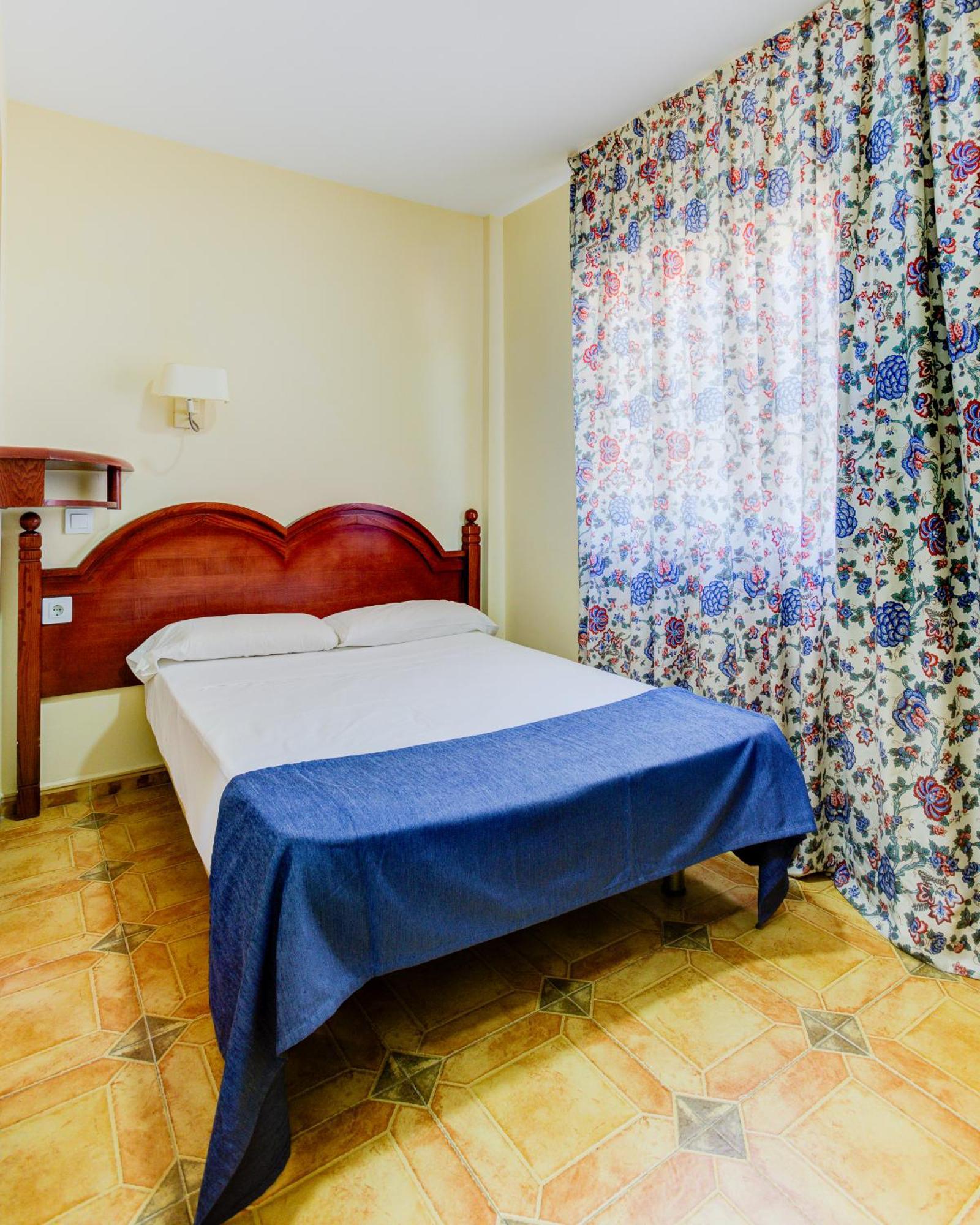 Hotel Pizarro Humanes de Madrid Esterno foto