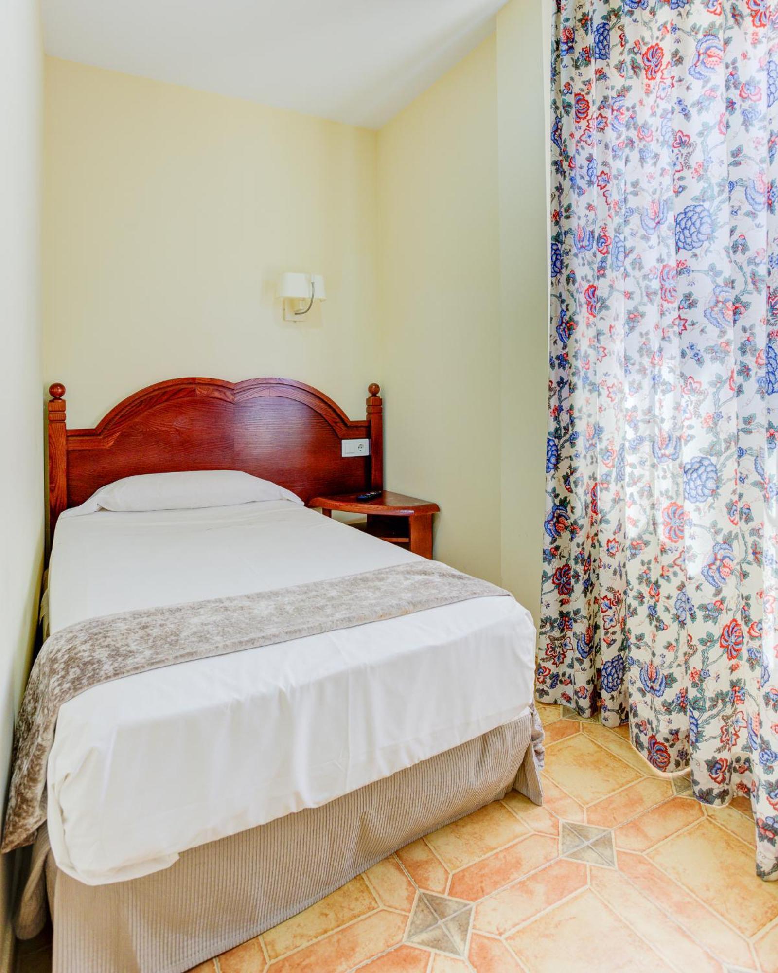 Hotel Pizarro Humanes de Madrid Esterno foto