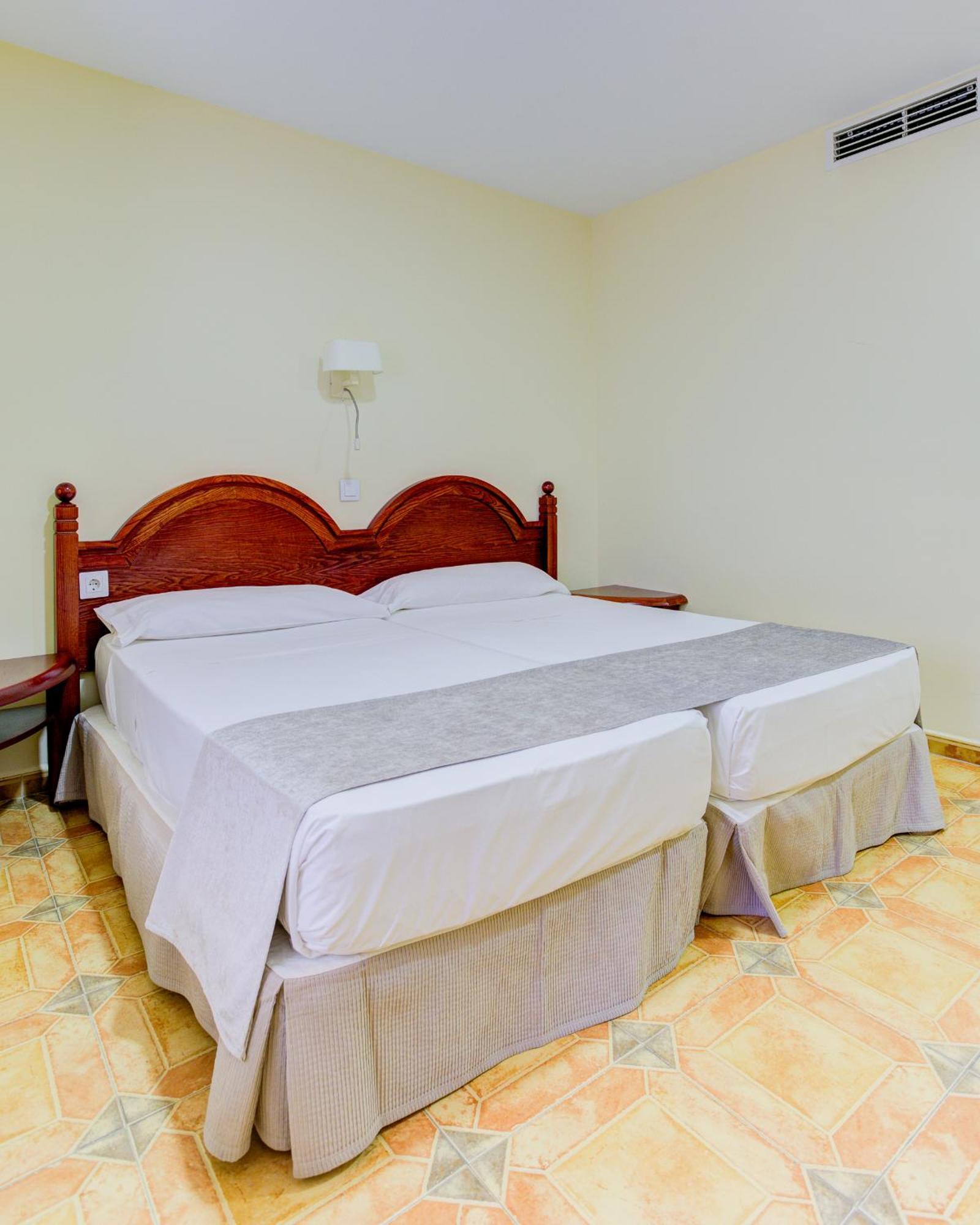 Hotel Pizarro Humanes de Madrid Esterno foto