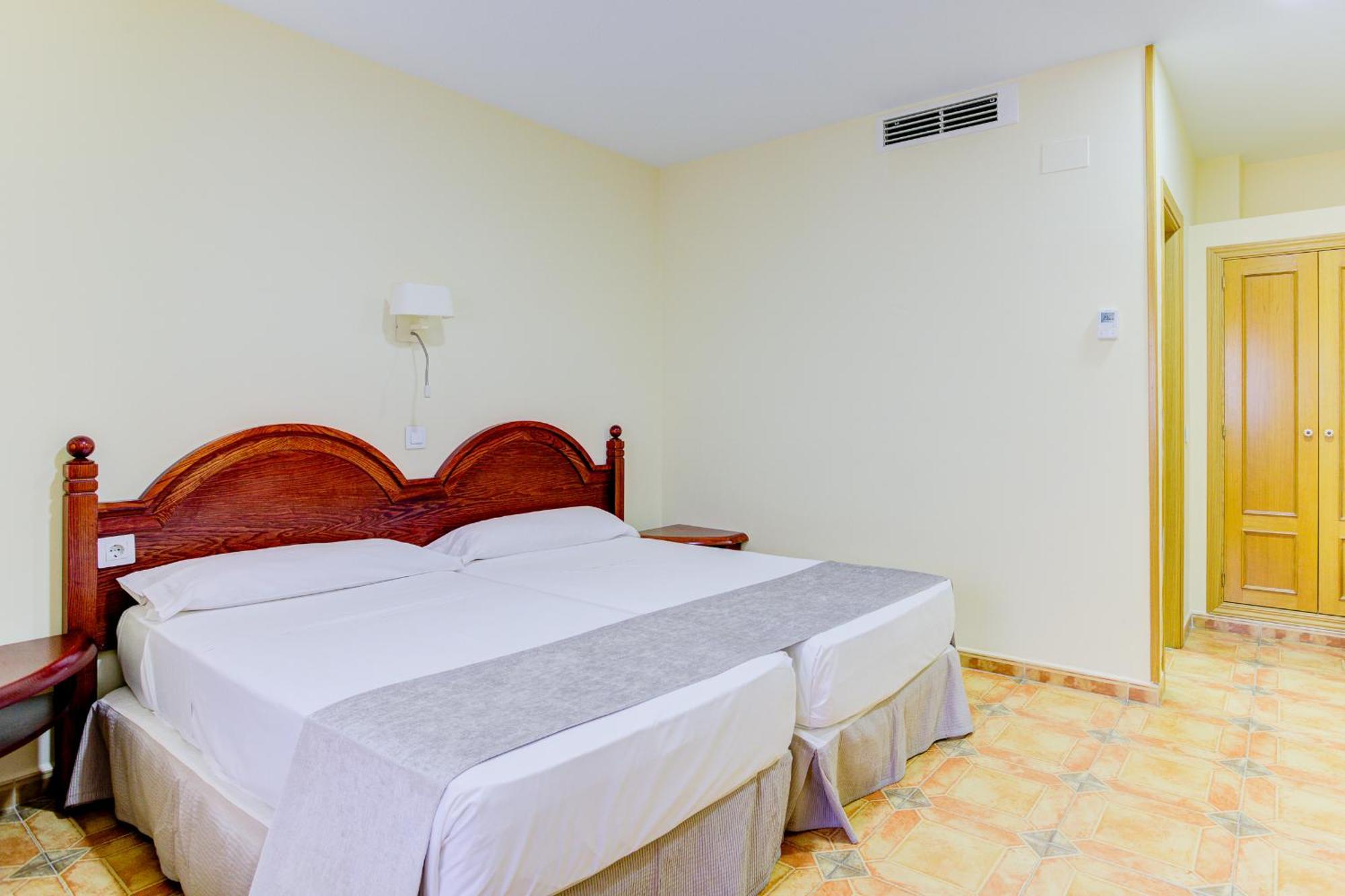 Hotel Pizarro Humanes de Madrid Esterno foto